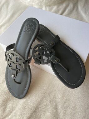 Tory Burch Gray Miller Logo Leather Thong Sandals Size 8